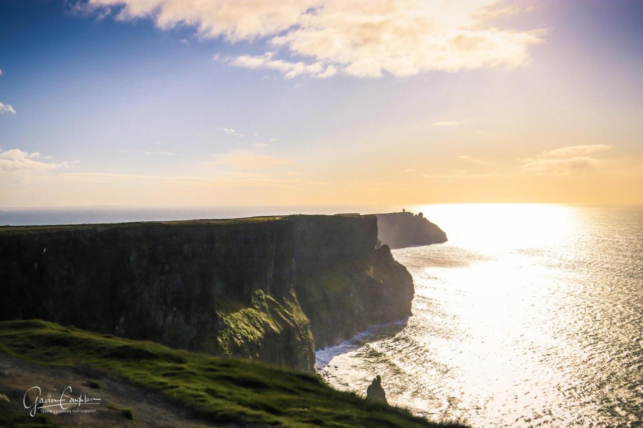 Ocean Breeze Apartment Lahinch Bagian luar foto
