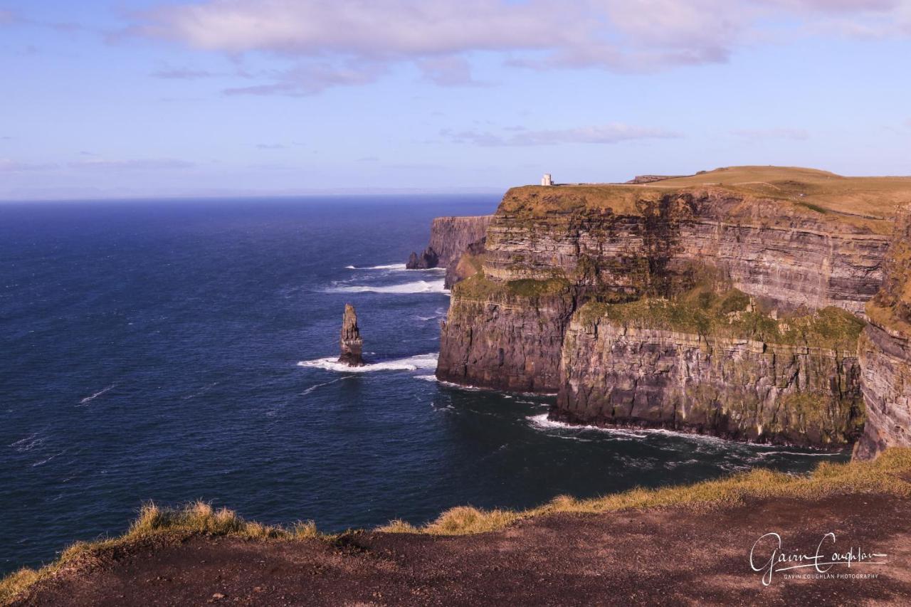 Ocean Breeze Apartment Lahinch Bagian luar foto
