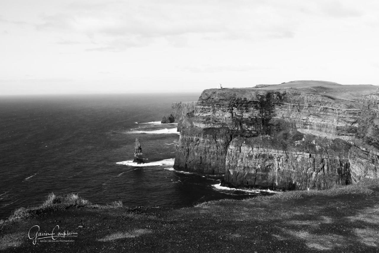 Ocean Breeze Apartment Lahinch Bagian luar foto