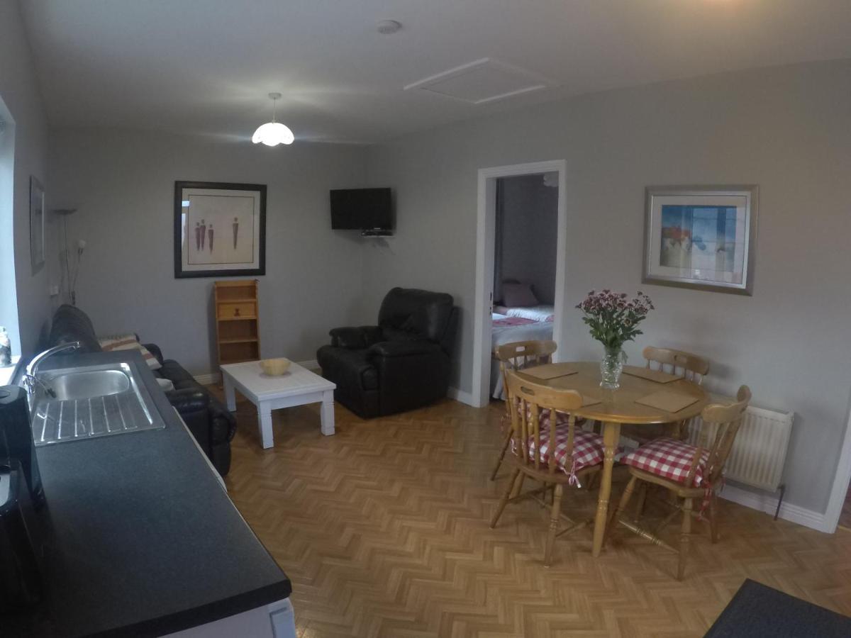 Ocean Breeze Apartment Lahinch Bagian luar foto