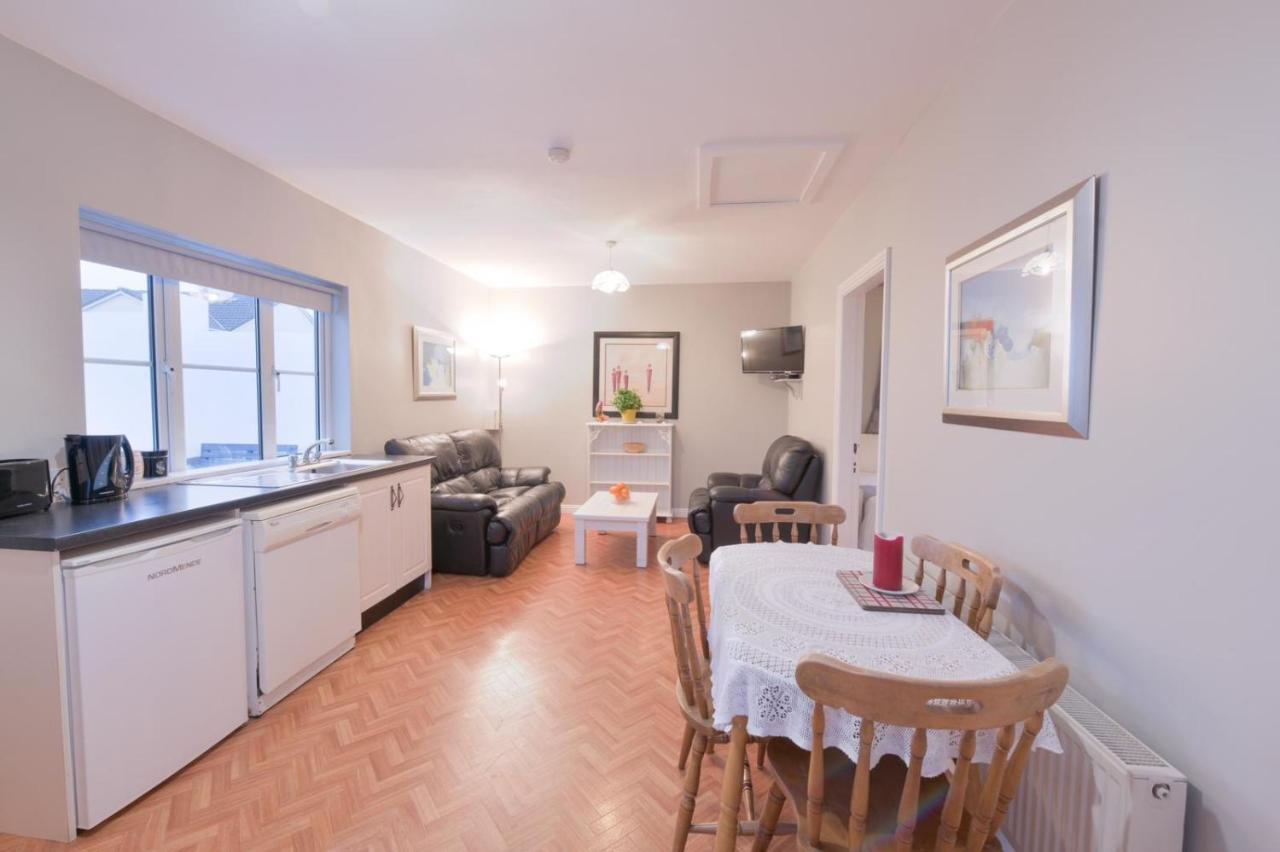 Ocean Breeze Apartment Lahinch Bagian luar foto