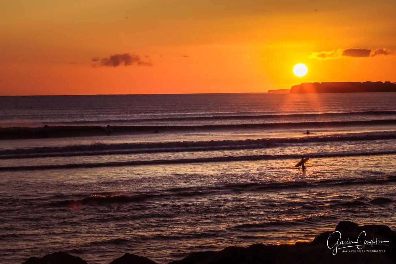 Ocean Breeze Apartment Lahinch Bagian luar foto