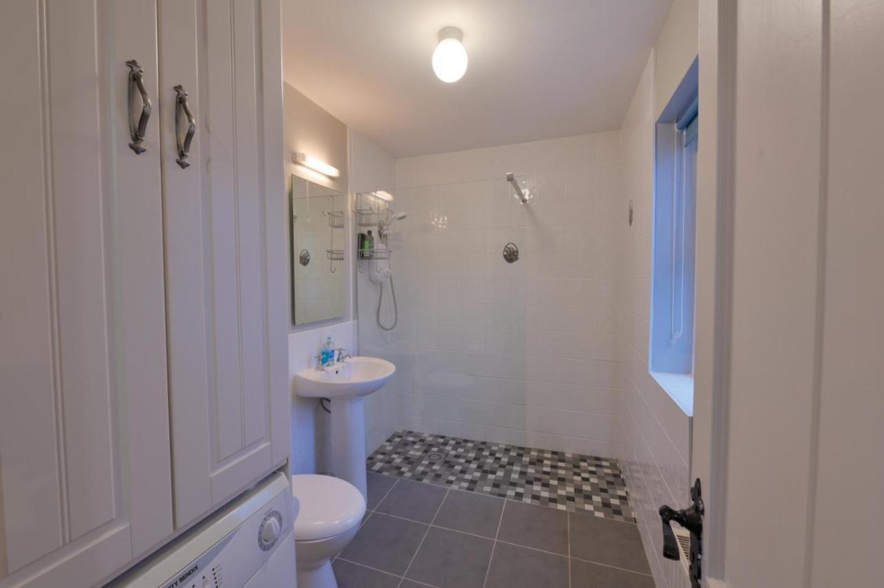 Ocean Breeze Apartment Lahinch Bagian luar foto