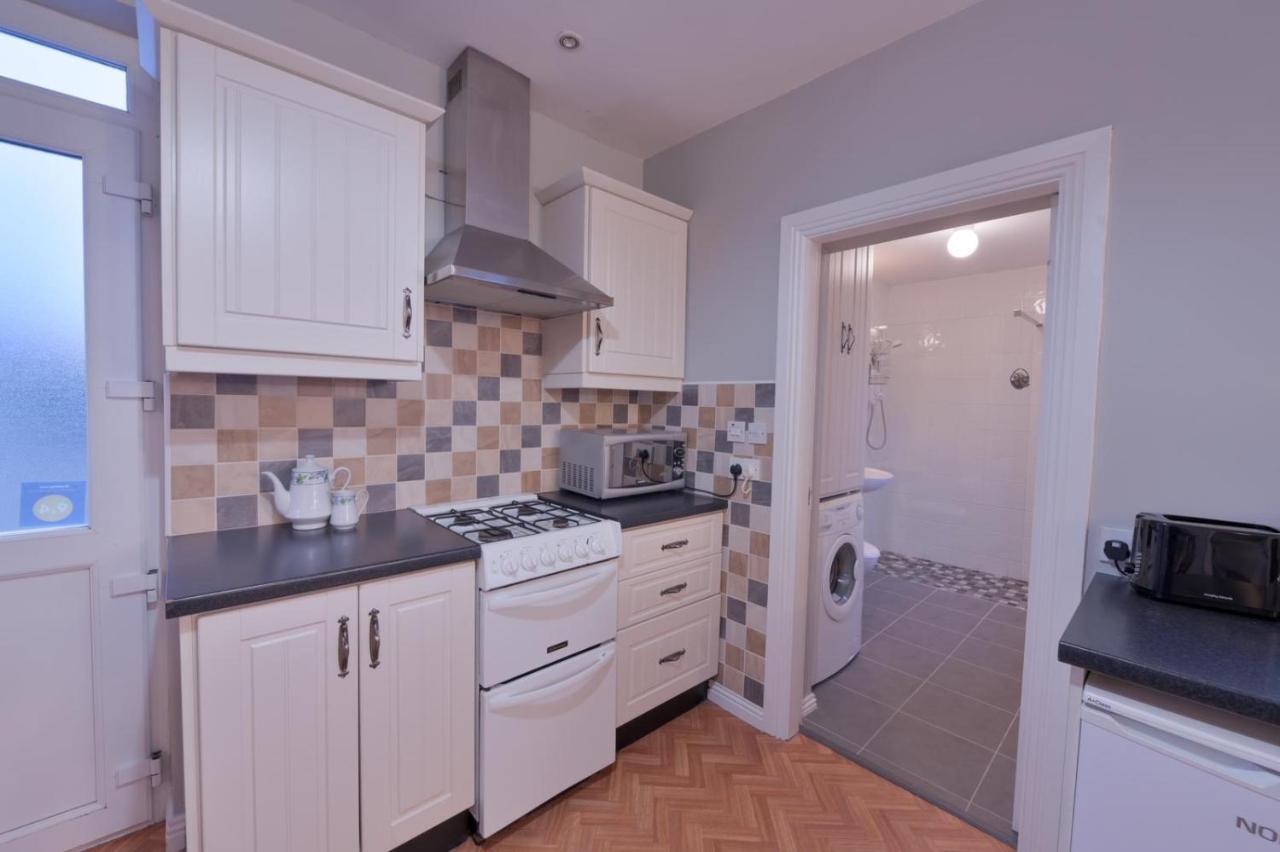 Ocean Breeze Apartment Lahinch Bagian luar foto