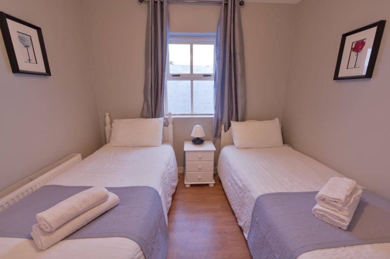 Ocean Breeze Apartment Lahinch Bagian luar foto