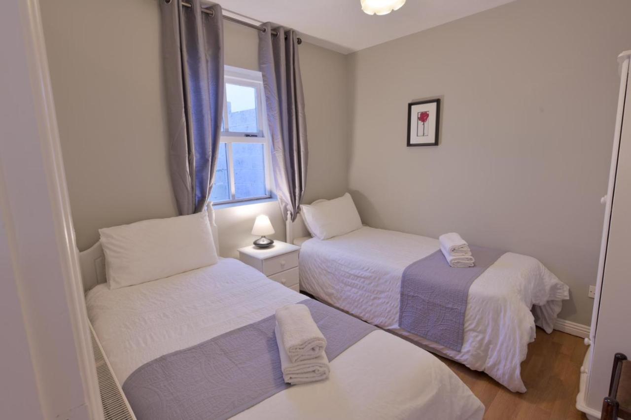 Ocean Breeze Apartment Lahinch Bagian luar foto