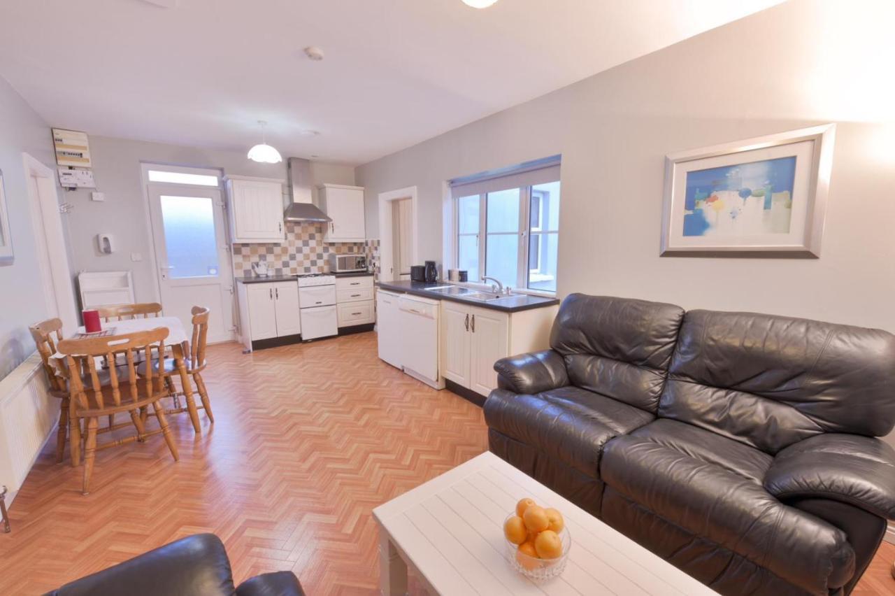 Ocean Breeze Apartment Lahinch Bagian luar foto