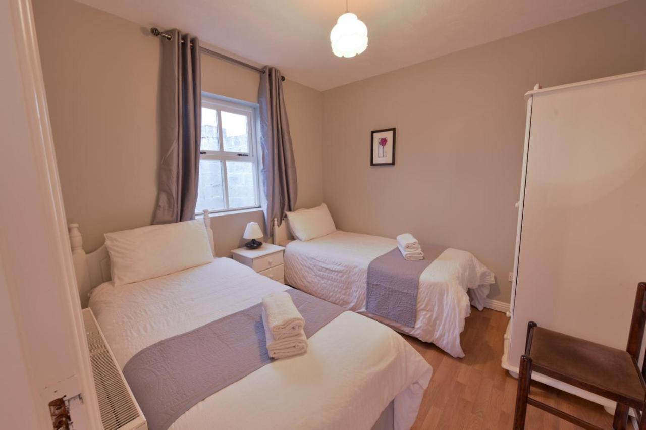 Ocean Breeze Apartment Lahinch Bagian luar foto